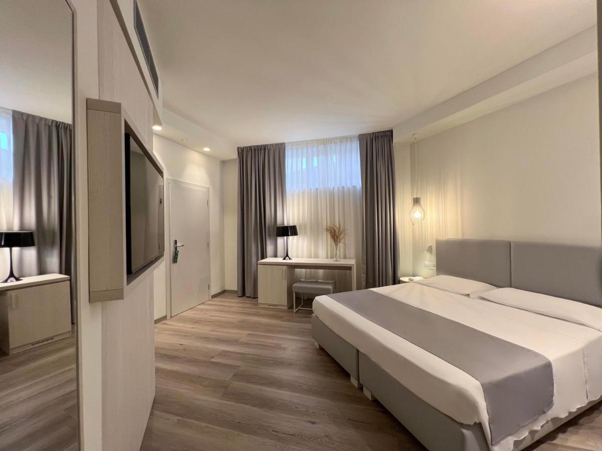 Hotel Rex Ліворно Екстер'єр фото