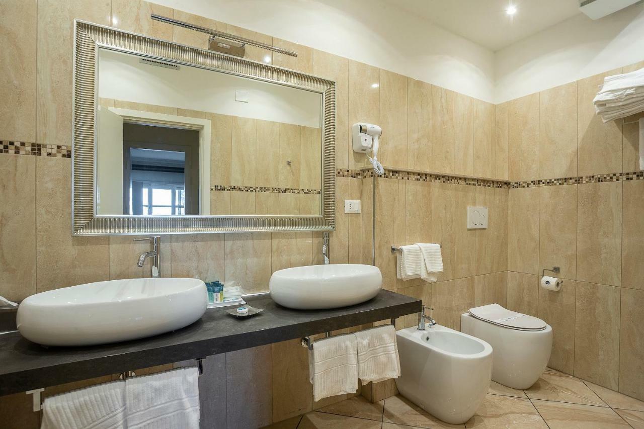Hotel Rex Ліворно Екстер'єр фото